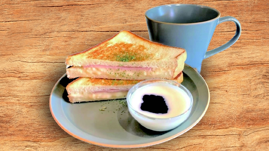 パンとコーヒーの朝食