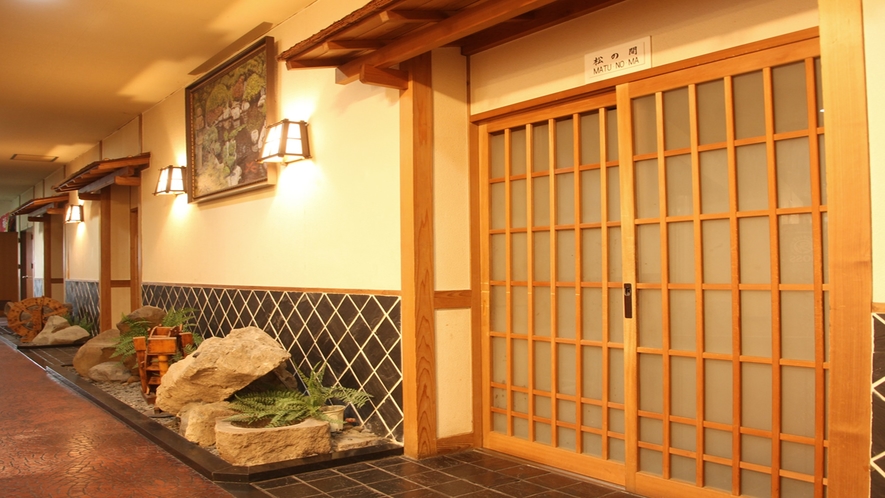 【部屋】和室の入口も、和の雰囲気を大切にしています。