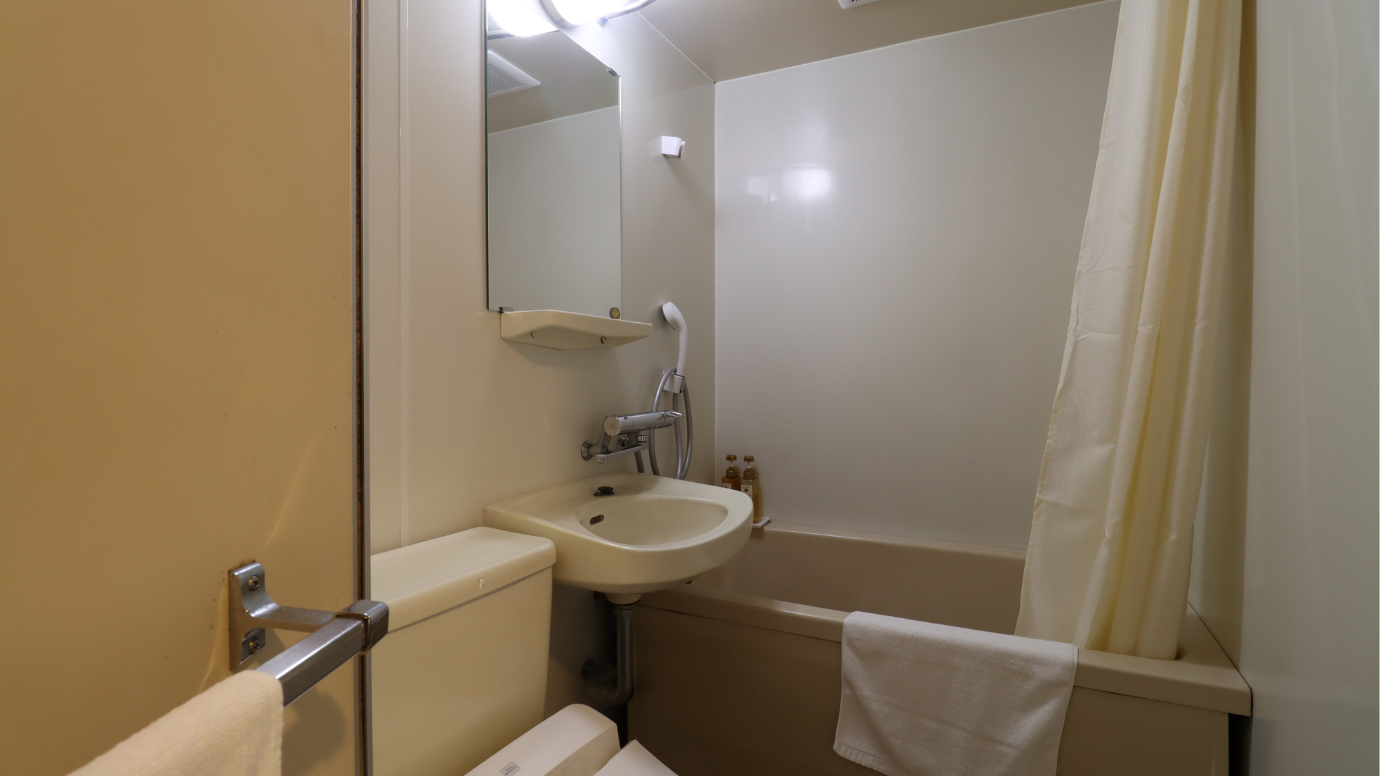 【客室・虹の間】喫煙◆和室16畳　ユニットバス