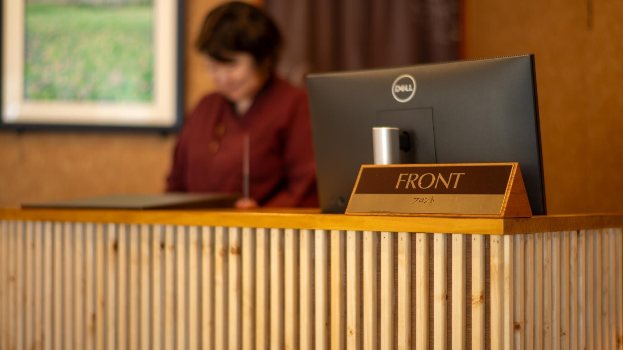 ■ロビー｜湖を眺めながらチェックイン