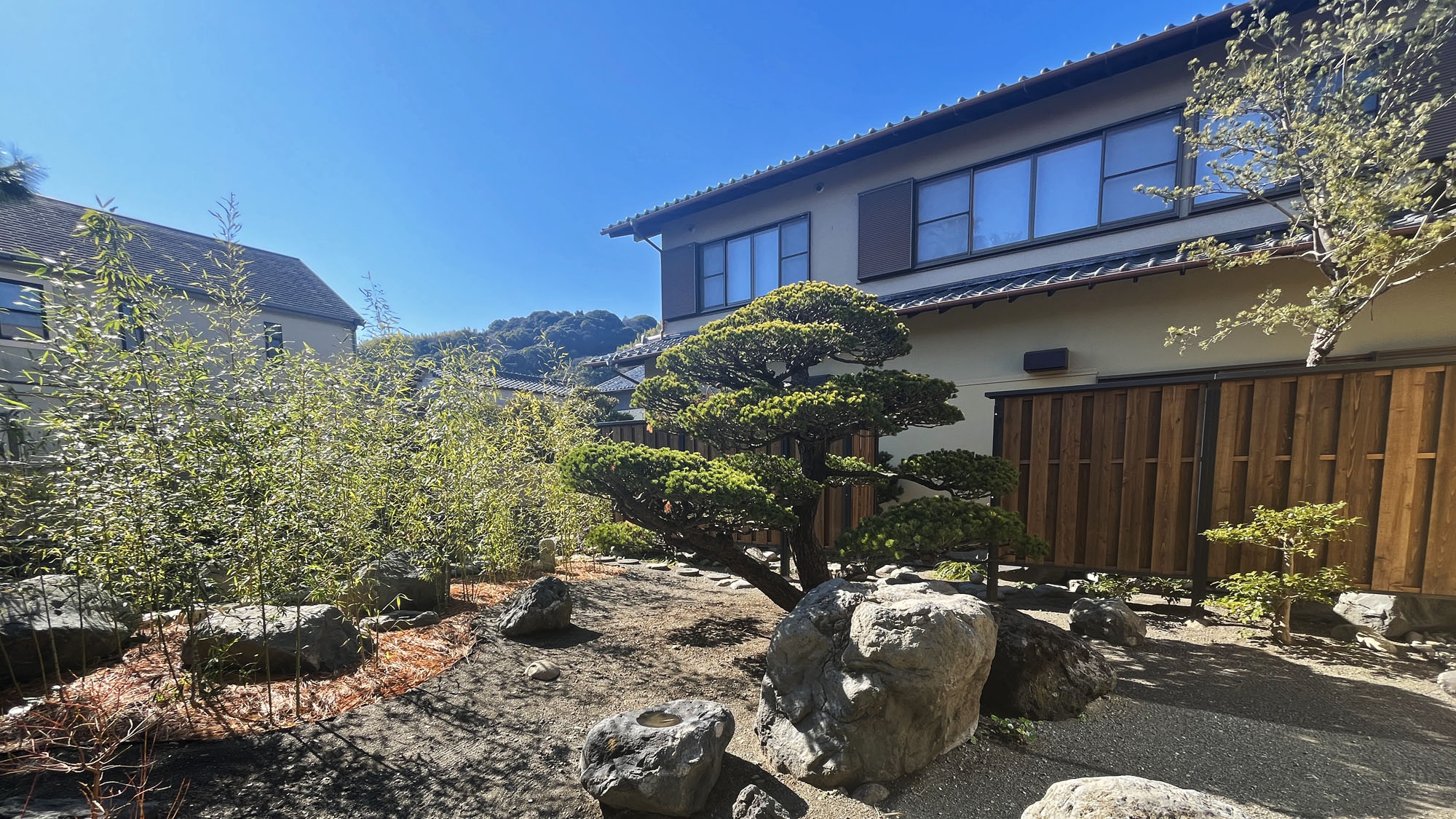 造園◆食事処へ続く廊下から見渡せます*