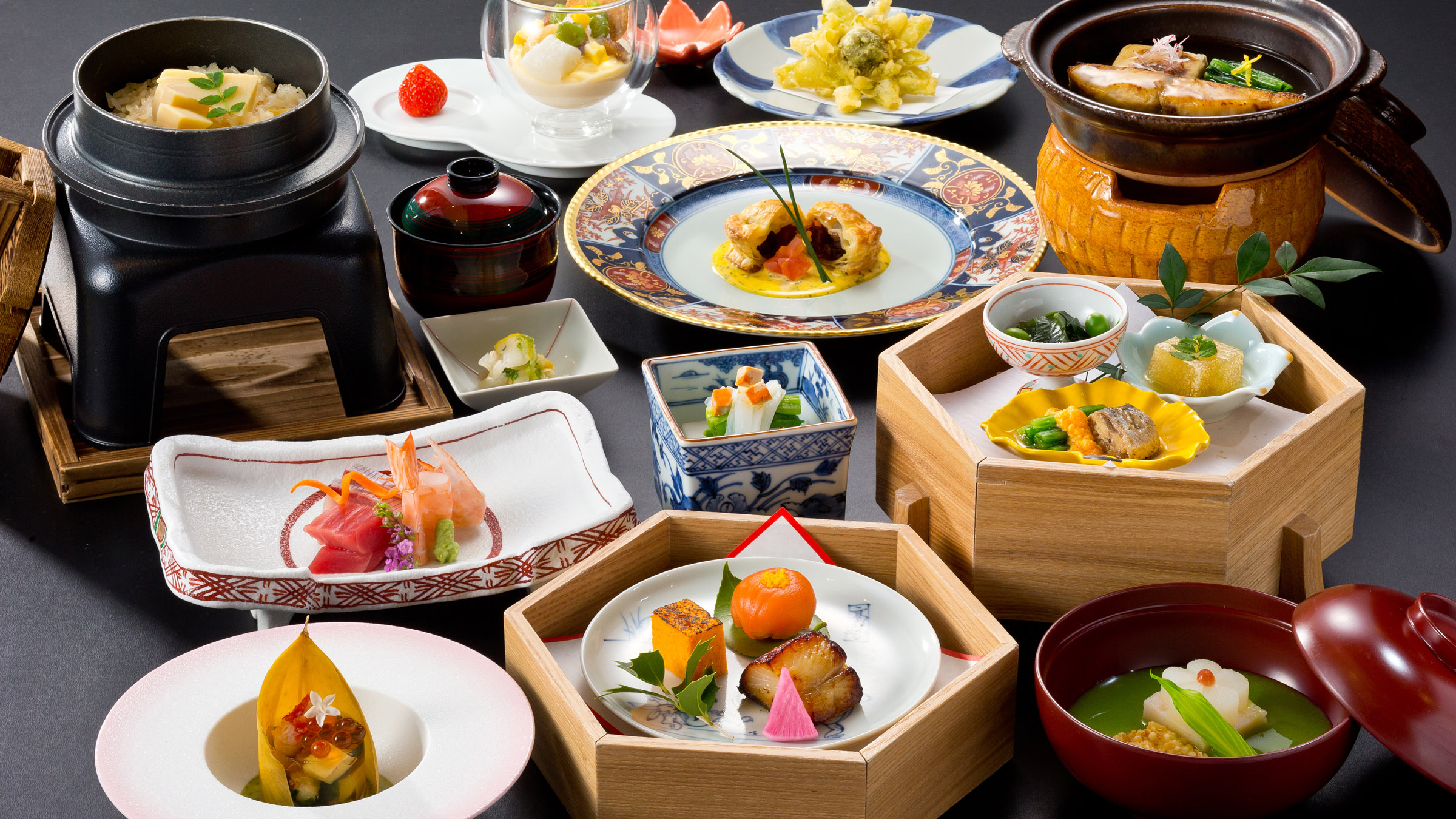 当館おすすめの本格会席♪旬の食材を使用し彩り豊かな盛り付けで、見た目・味・舌触り・香りをお愉しみください