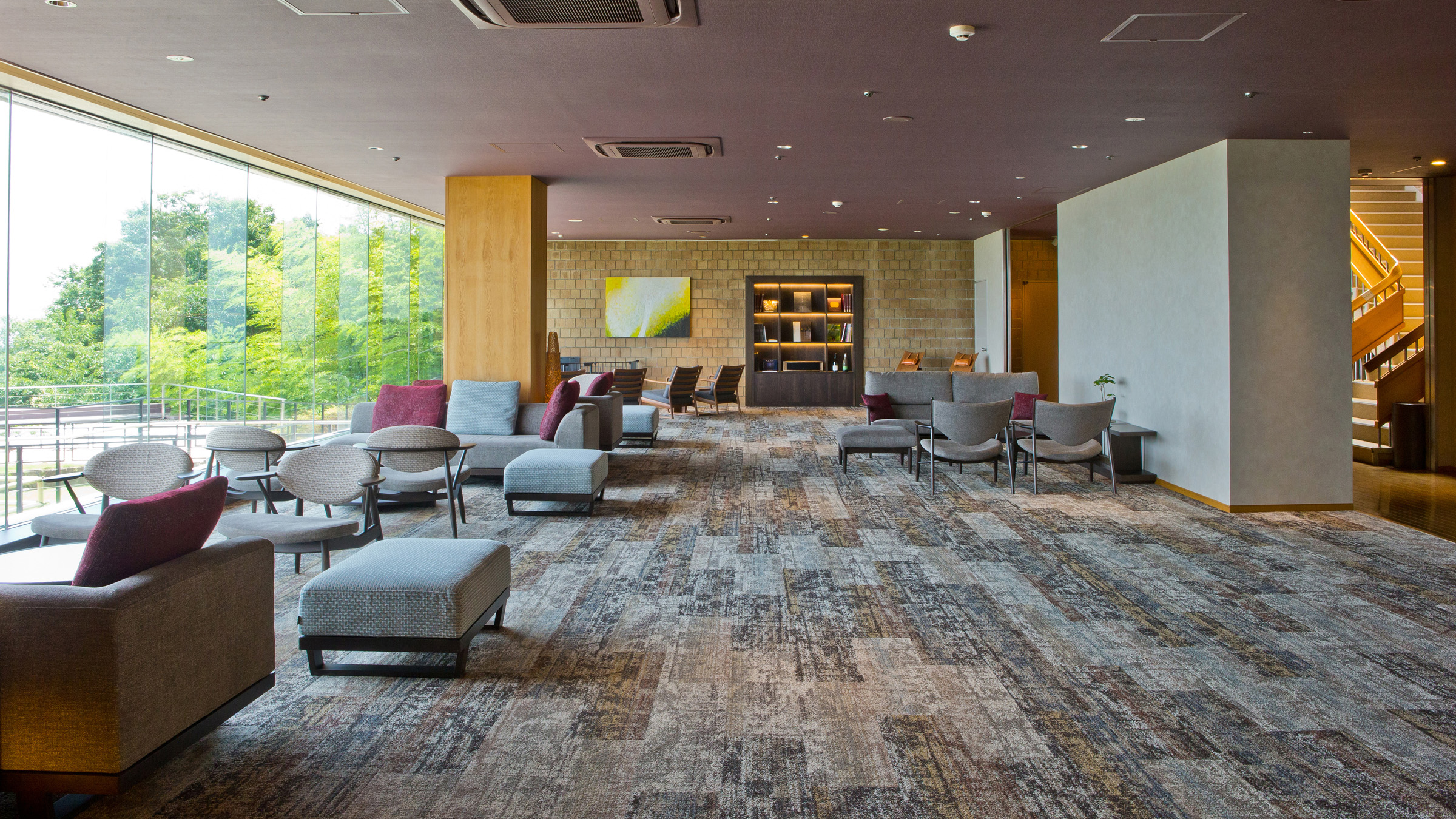 1Fロビー（昼）