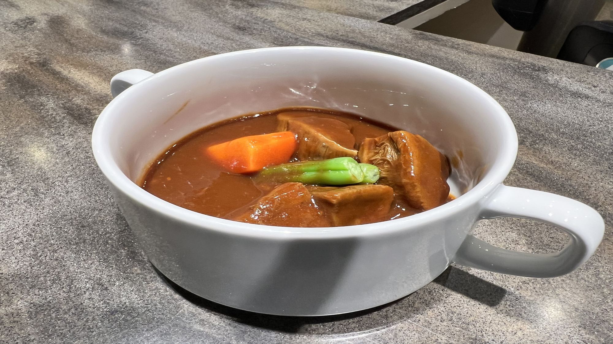 ◆ご当地メニュー　牛タンシチュー