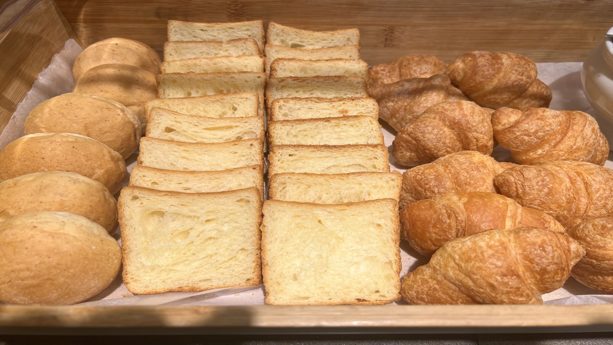 ◆朝食　パン3種
