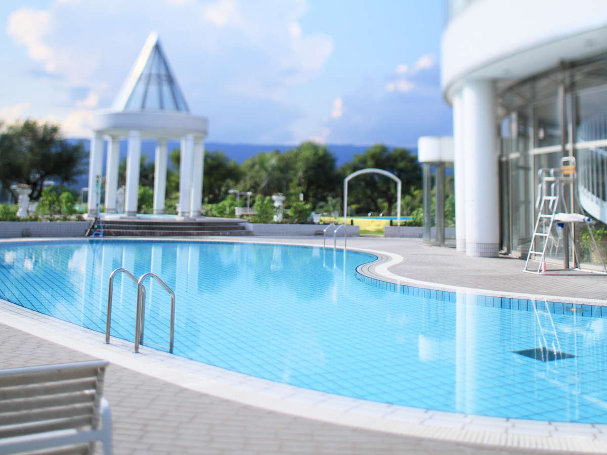 8月限定【和洋バイキング】プールも営業★温泉付の高原リゾートでのんびり避暑の休日♪