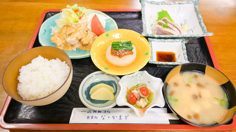 【2食付】日替わり定食の夕食とバイキングor朝定食◆コンビニ徒歩1分◆ビジネス・観光にオススメ