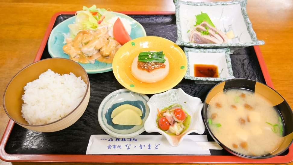【2食付】日替わり定食の夕食とバイキングor朝定食◆コンビニ徒歩1分◆ビジネス・観光にオススメ