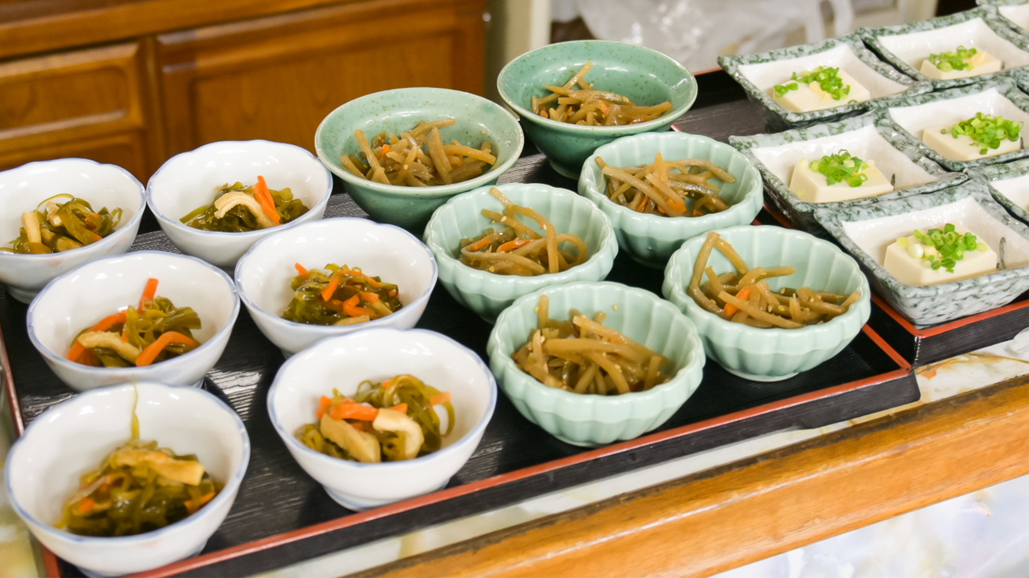 ※【朝食バイキング・おかず一例】和食を中心に洋食のメニューもご用意！日々メニューを工夫しております。