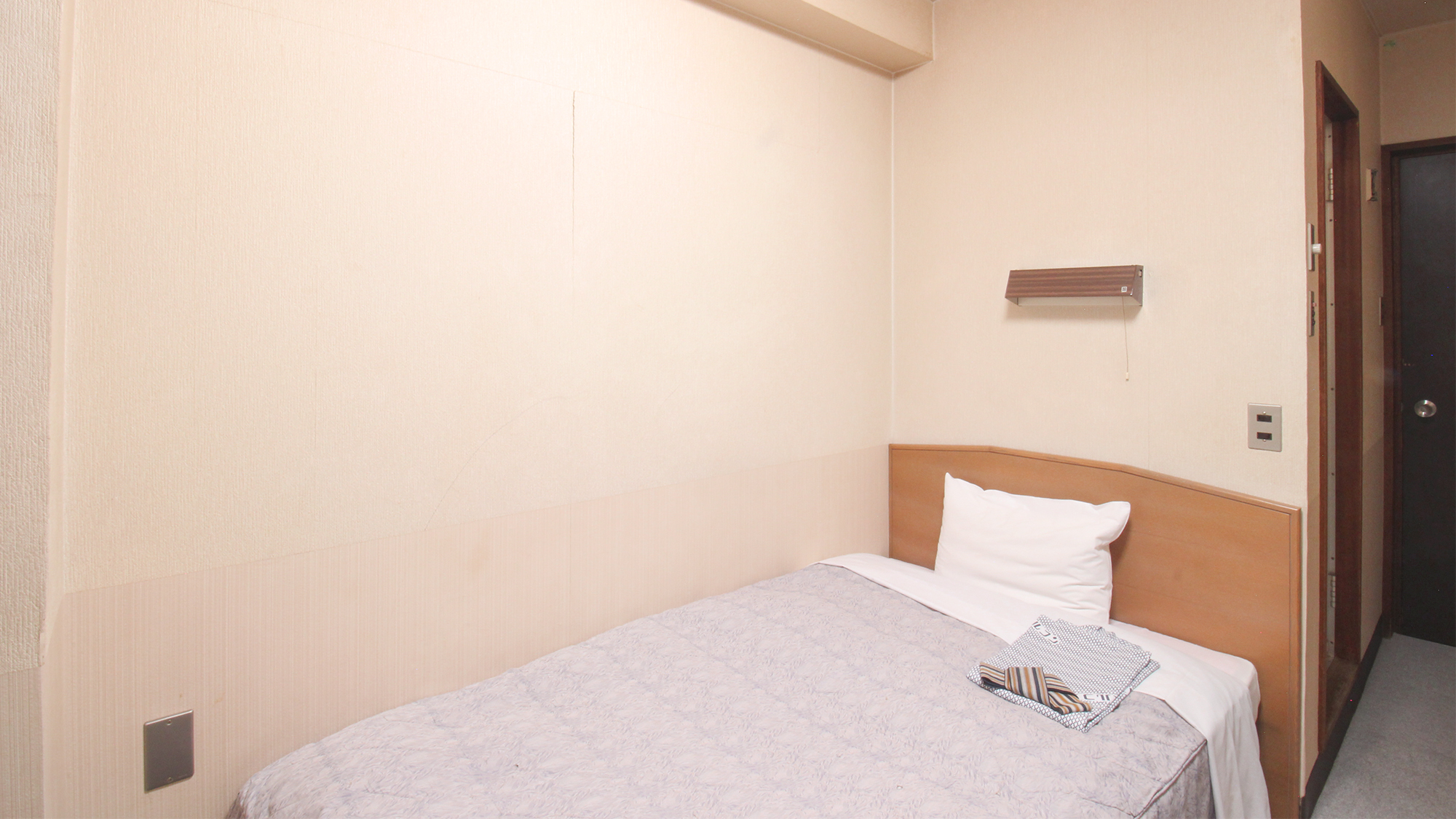 ※【シングルルーム】ほどよい広さで長期滞在にも快適なお部屋です。