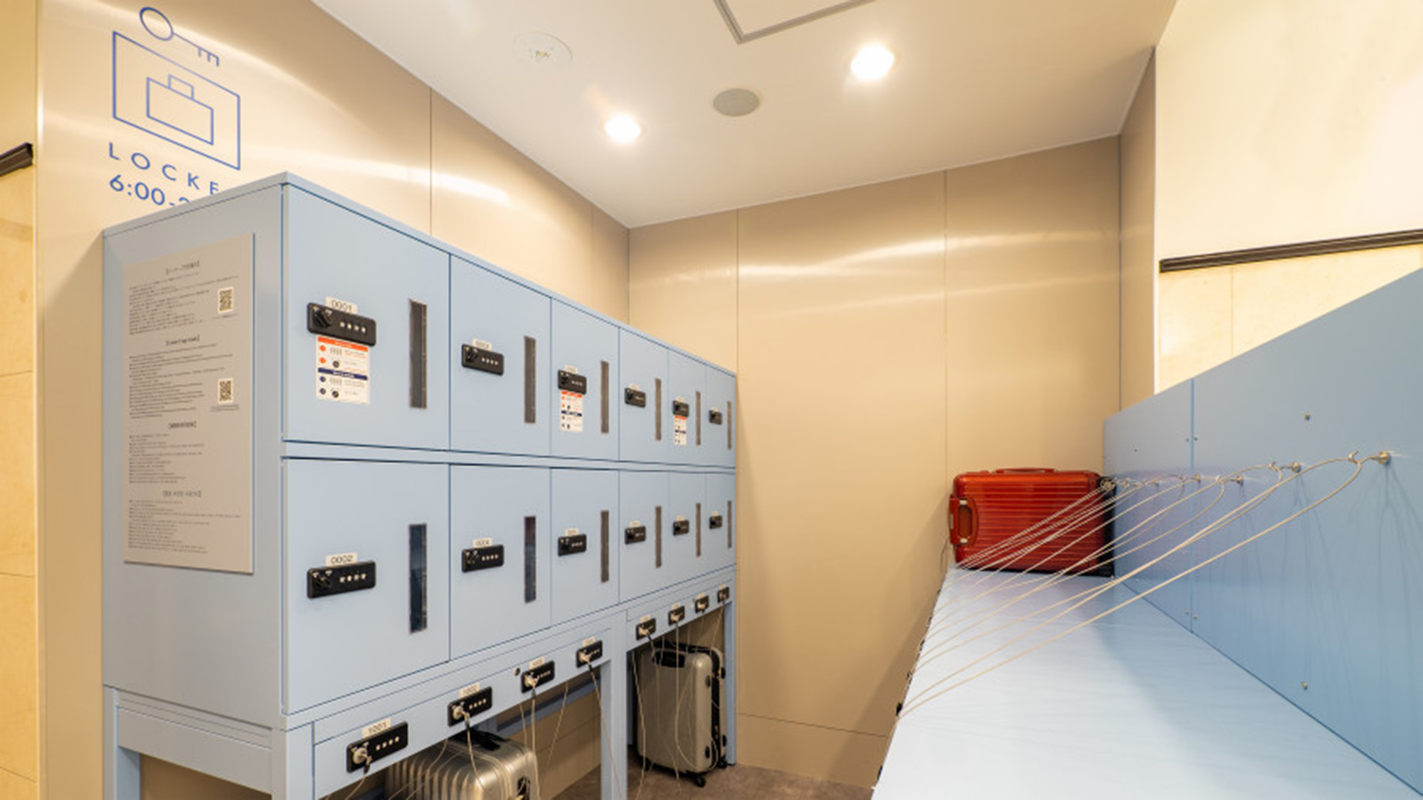 セルフロッカー（36台_宿泊者専用無料）