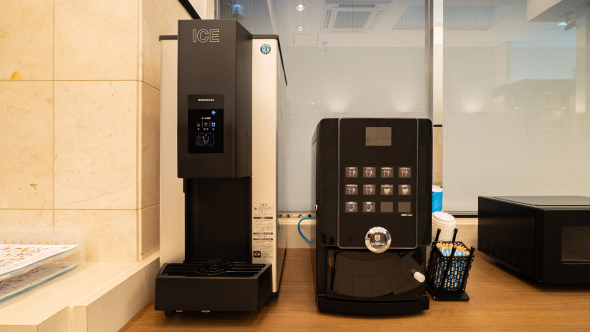 ウォーターサーバーとコーヒーマシン