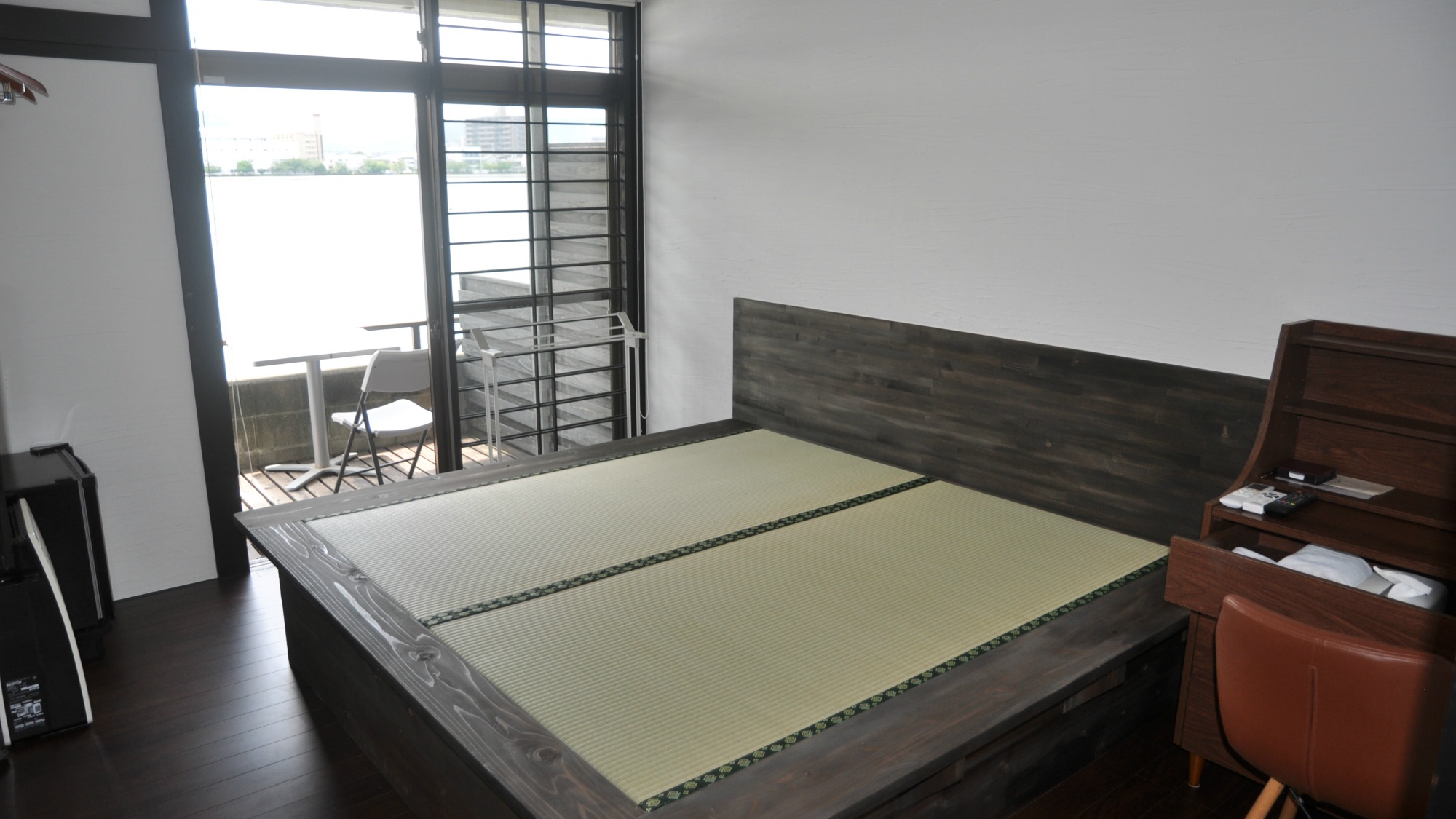 和洋室ダブル（シャワー・トイレ付）