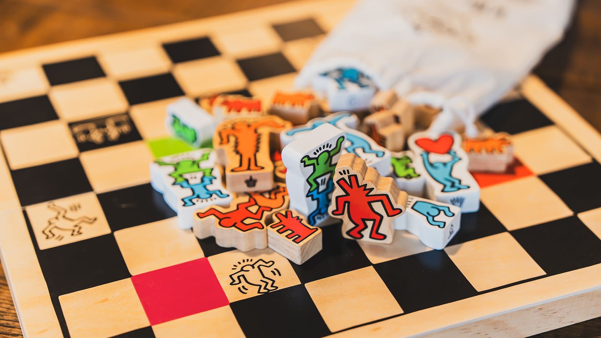 ラウンジ｜GAMES／キース・ヘリングのチェス