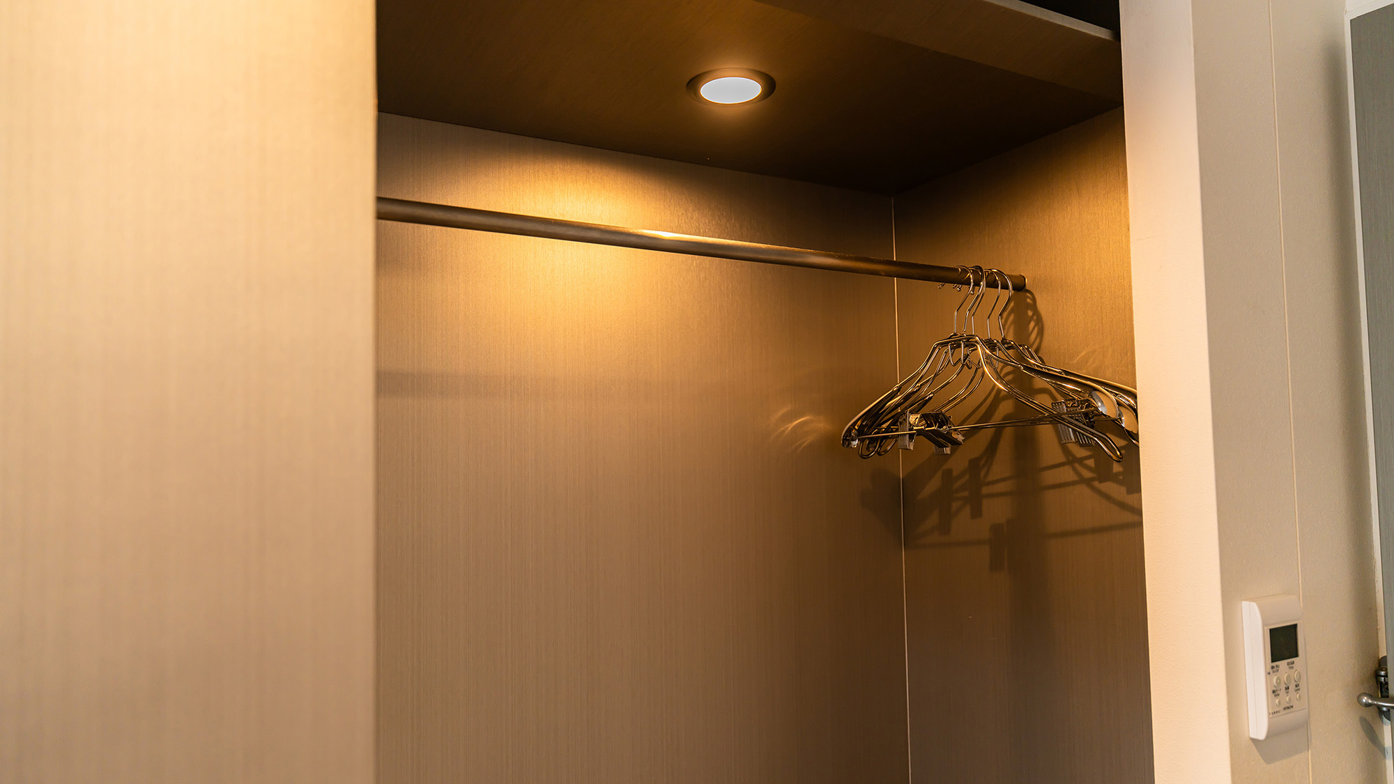 デラックスツイン／デラックスキング｜備品イメージ／クローゼット