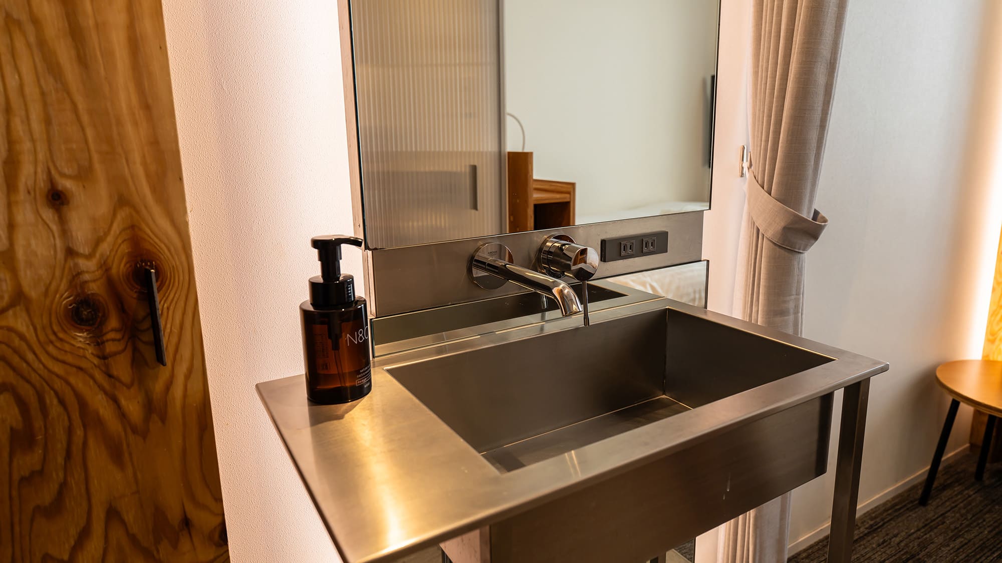 スーペリアセミダブル｜客室内イメージ