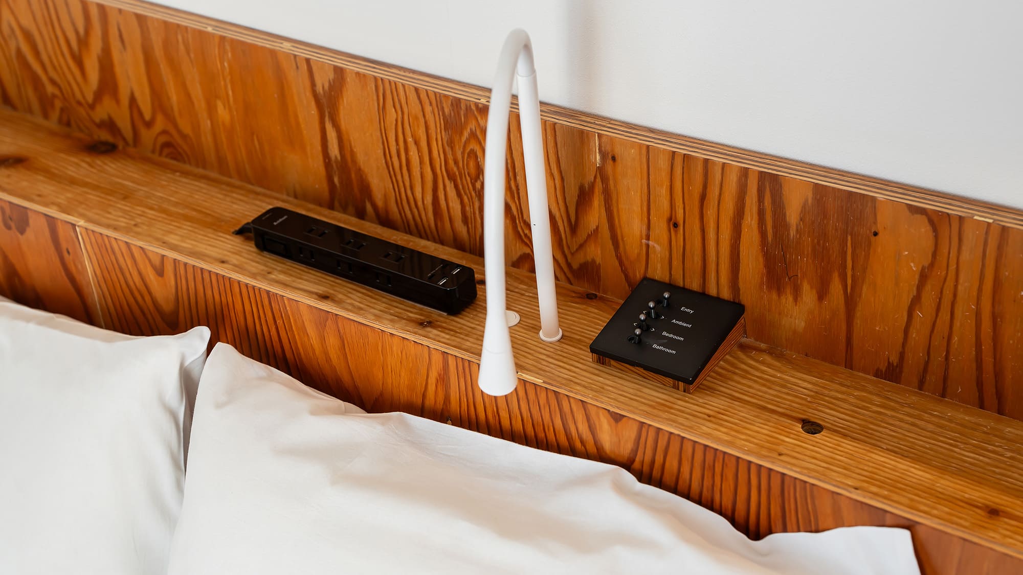 スーペリアセミダブル／スタンダードセミダブル｜客室内イメージ