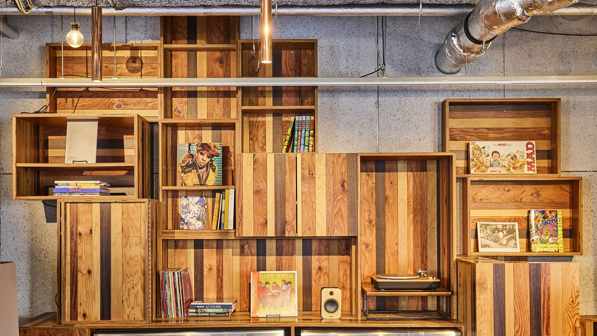 ラウンジ｜GAMES & BOOKS／みんなで盛り上がれるボードゲームやカードゲームあり。