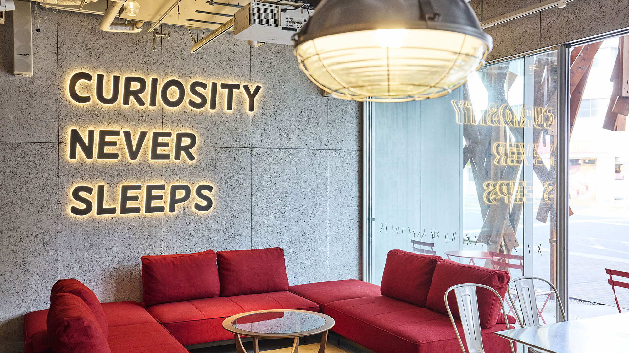 ラウンジ｜Curiosity never sleeps―あなたの旅は眠らない―