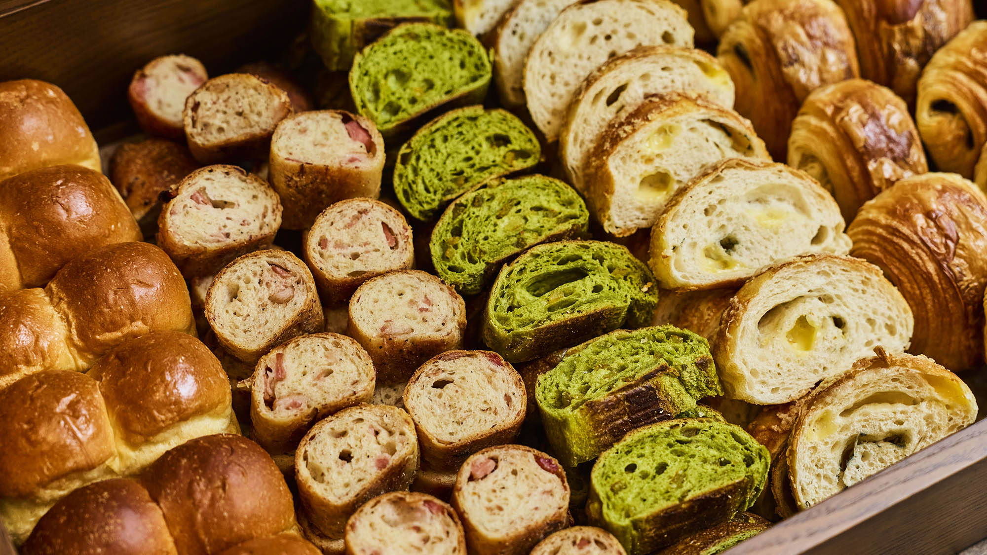 ラウンジ｜早朝も深夜も。焼きたて自家製ブレッドをご堪能いただけます。