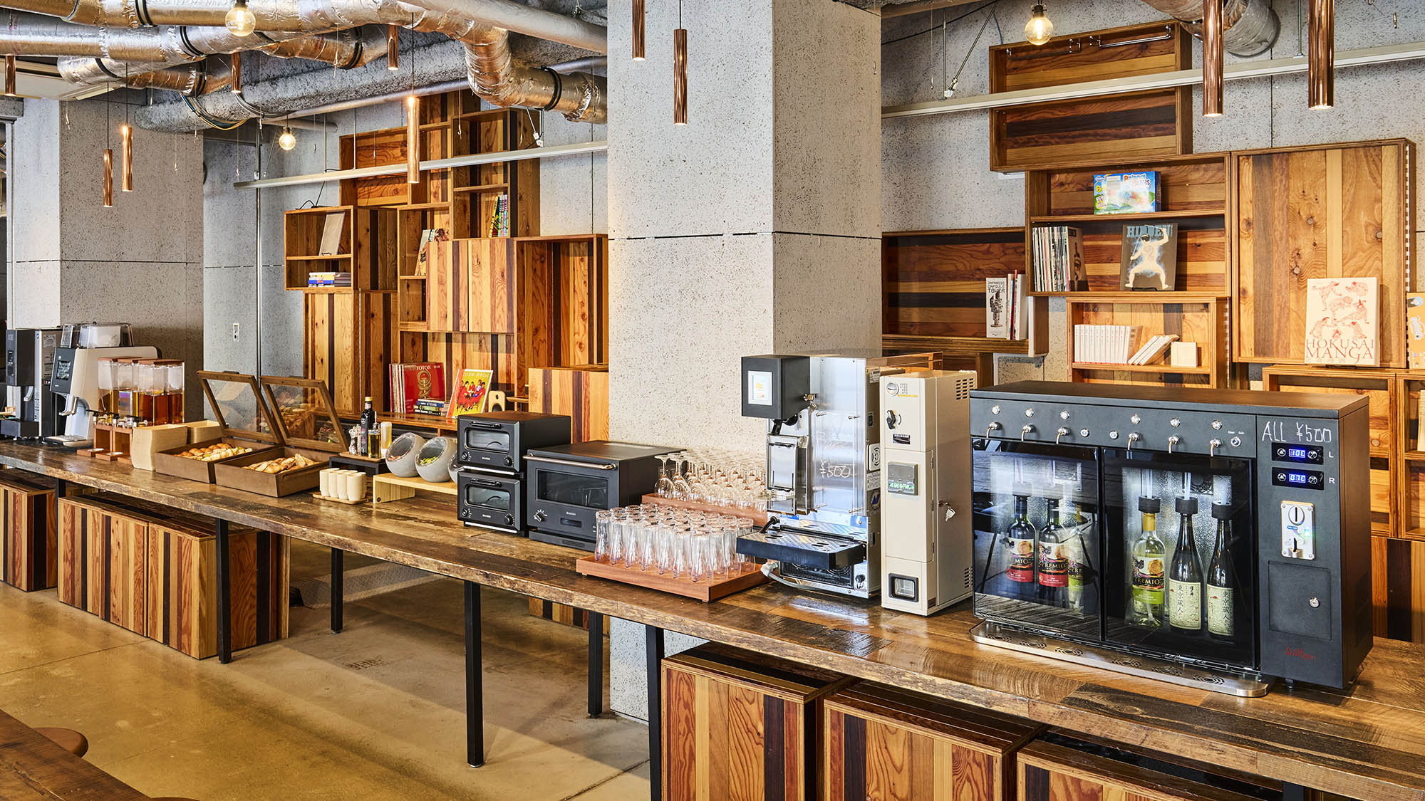 ラウンジ｜懐かしのレコード、気軽に読めるマガジンやコミックなどをご用意しています。