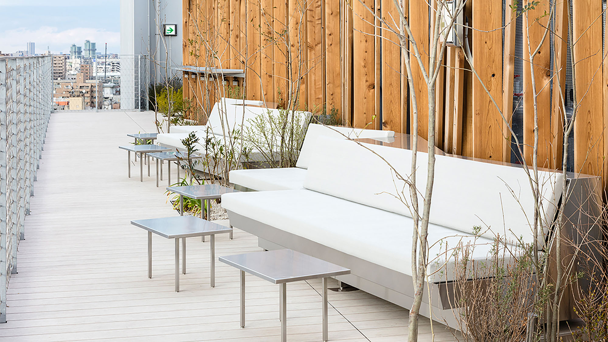 @rooftop｜空に一番近い屋上空間でくつろぎ、ここにしかない景色をご堪能ください。