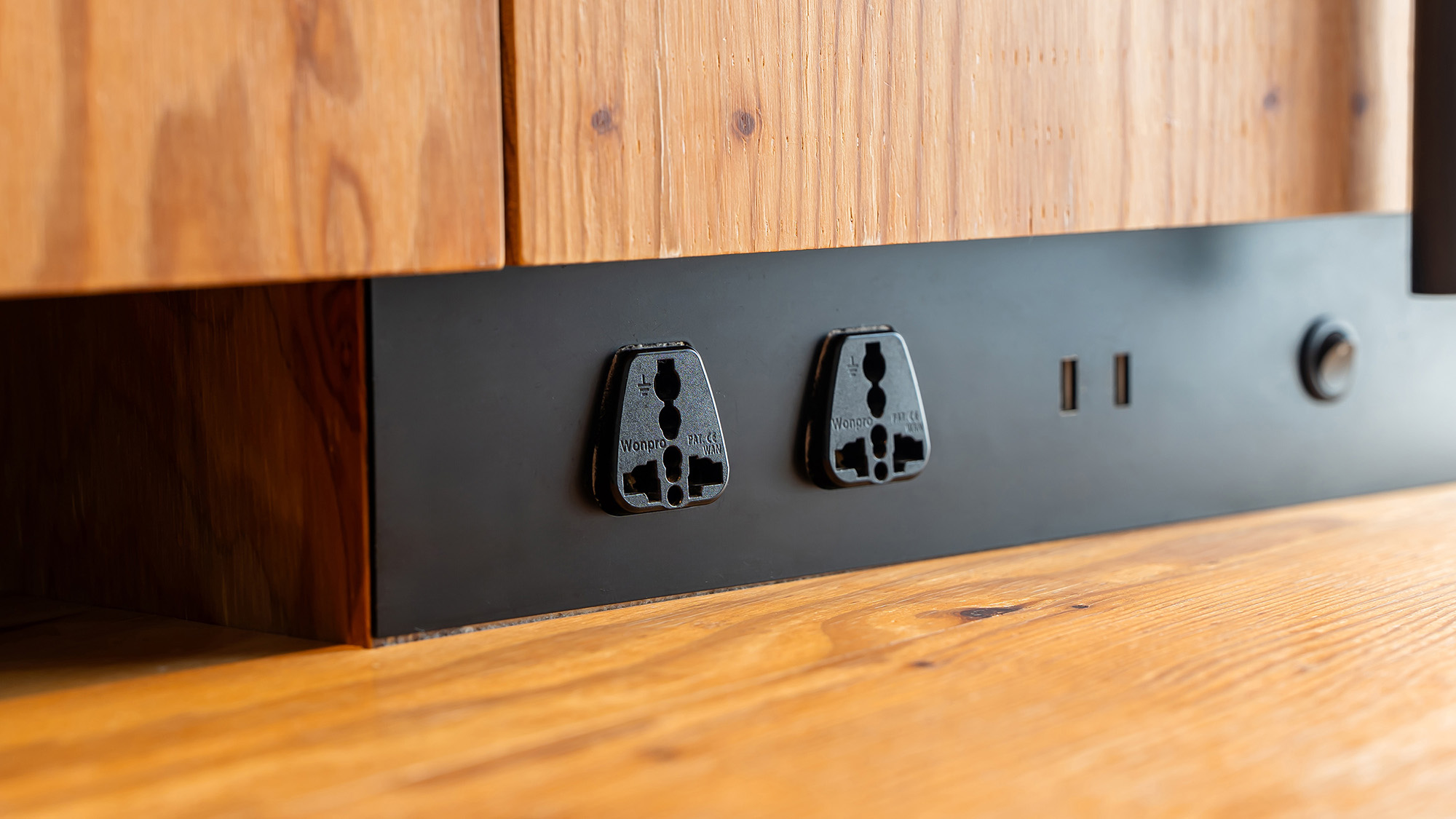 客室備品（共通）｜ユニバーサルコンセント