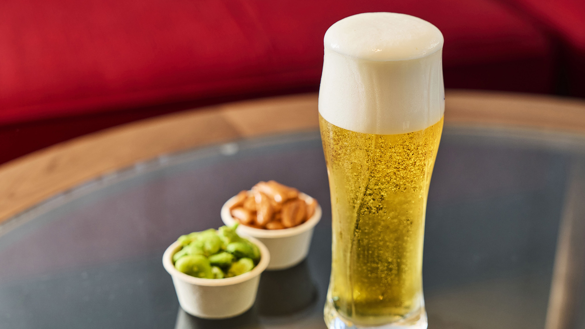 ラウンジ｜一日の終わりにぴったり。ラウンジでくつろぎのビールタイム。