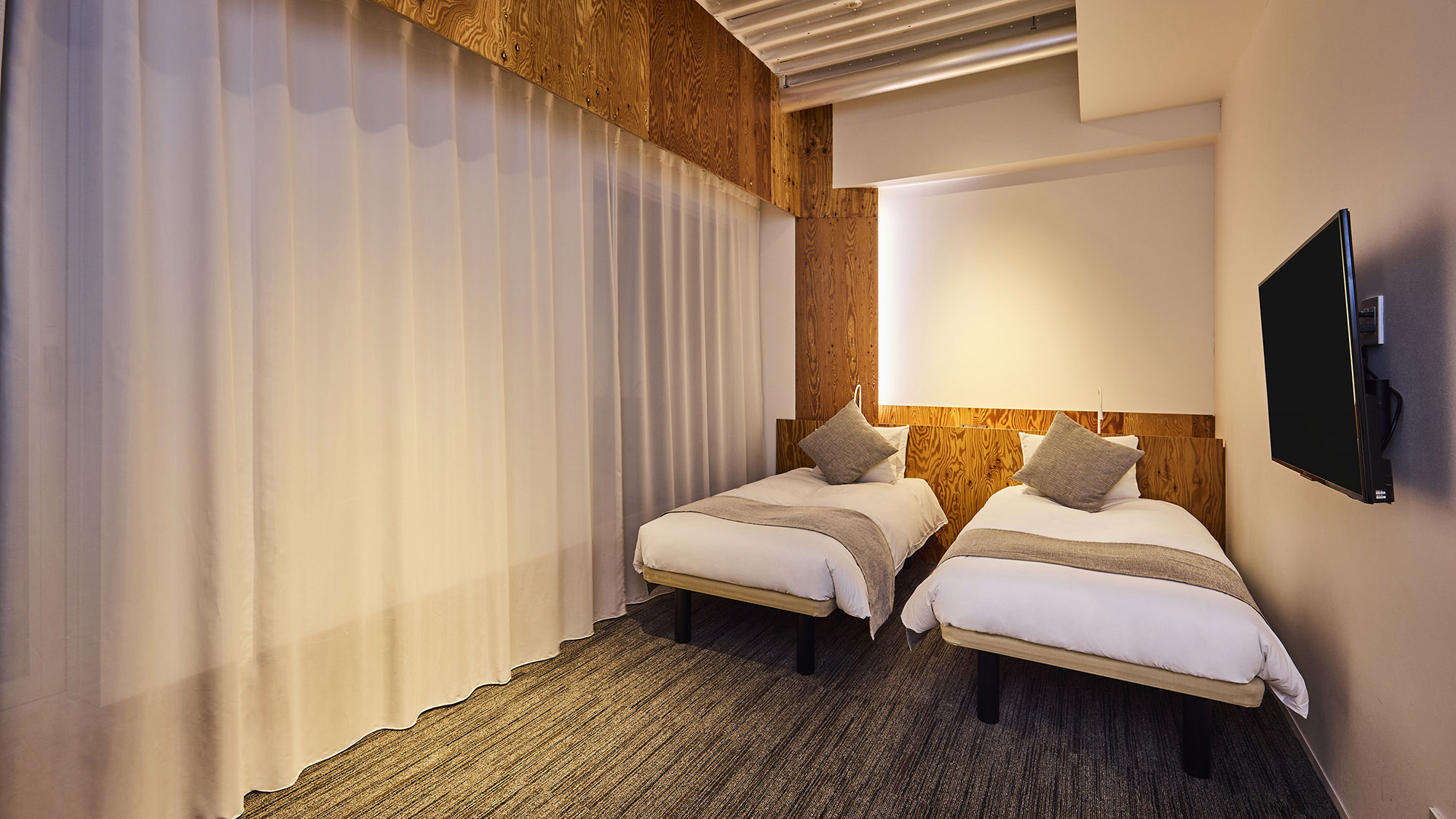 ユニバーサル｜2F／28平米／定員2名／ベッド幅92cm&times;2／車椅子での移動に対応したお部屋。