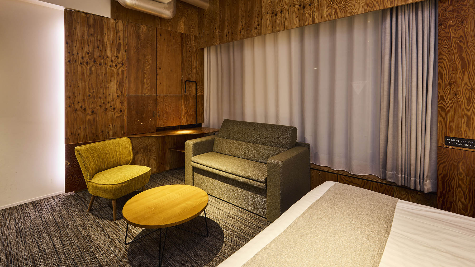 デラックスキング｜心地よい眠りを誘うキングサイズのダブルベッド。東京スカイツリー&reg;が望めます。