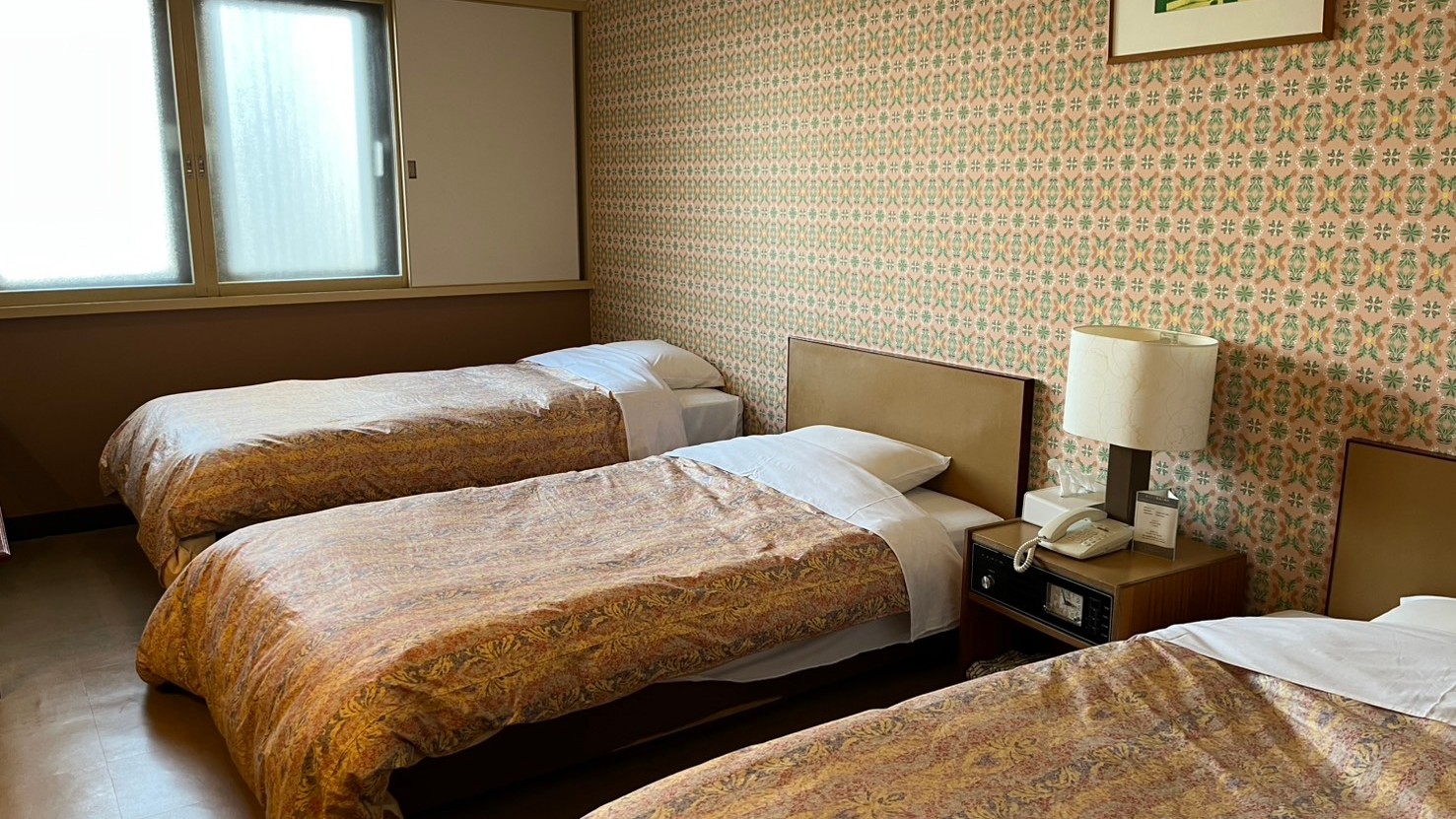 【トリプルルーム】2025年リニューアル！テレビ、冷蔵庫、ユニットバス付きでございます。