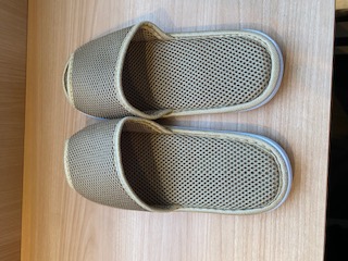 【客室】洗いたてスリッパ(金)