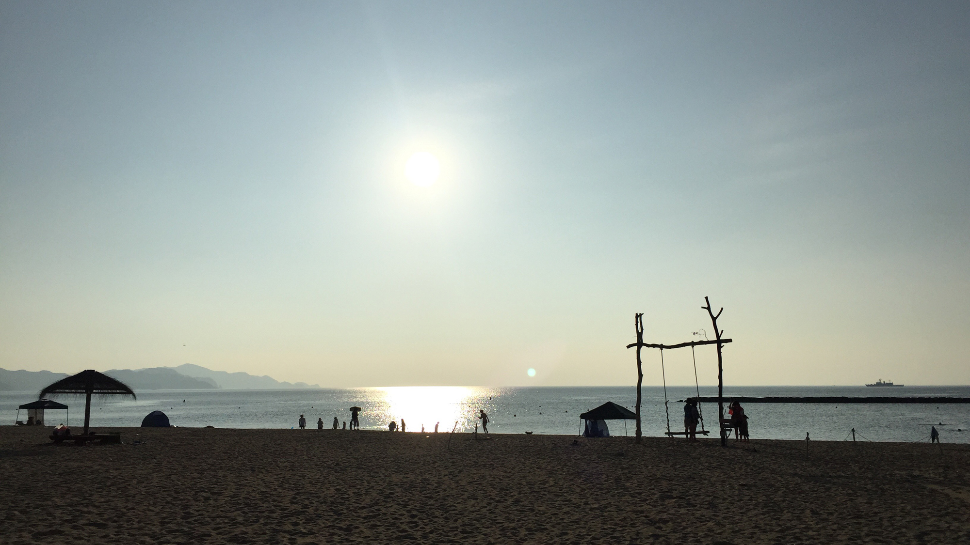 夕日ヶ浦人気のビーチブランコ