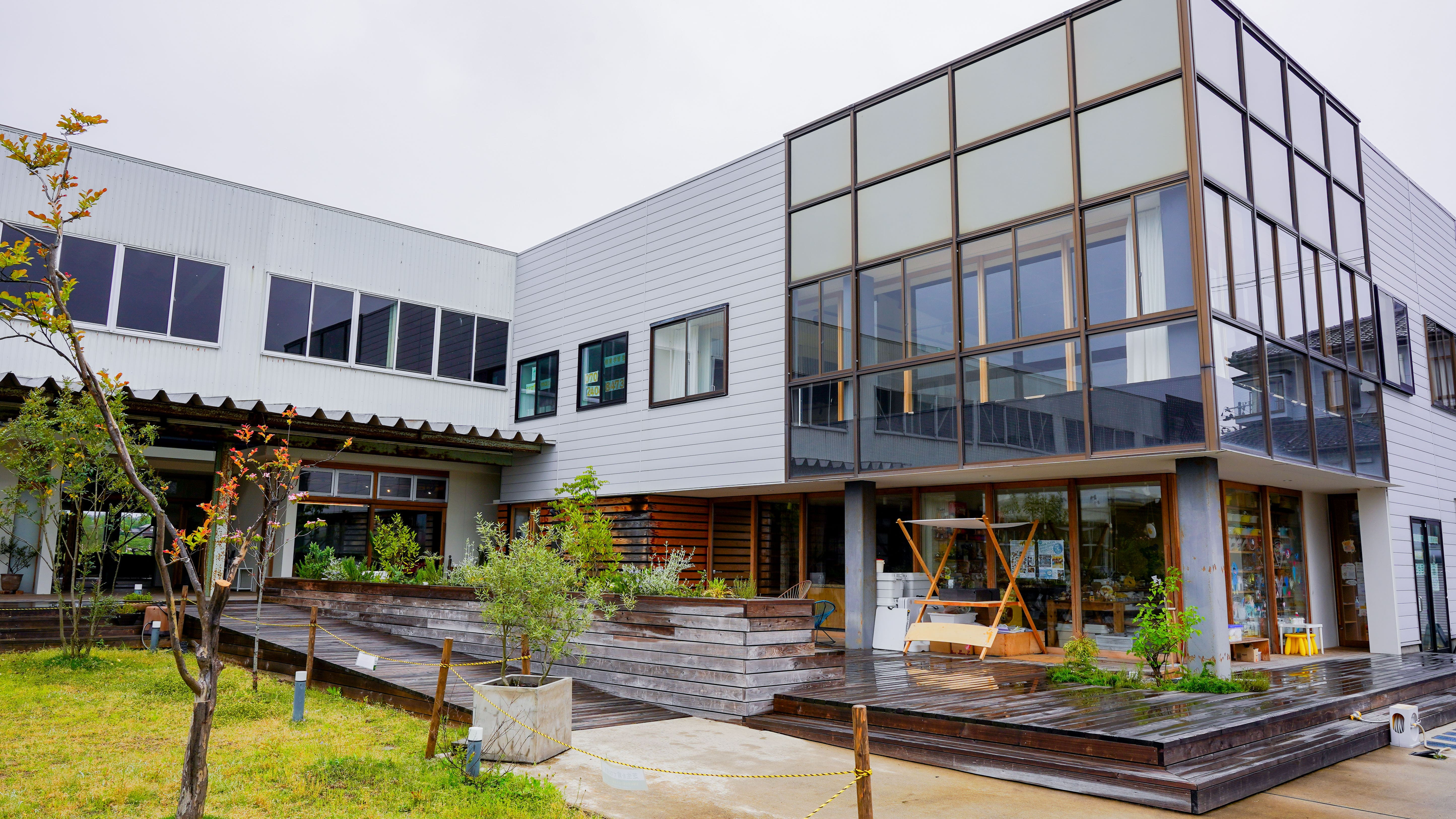 ホテル周辺【当ホテルからお車で7分 ハコニワ】