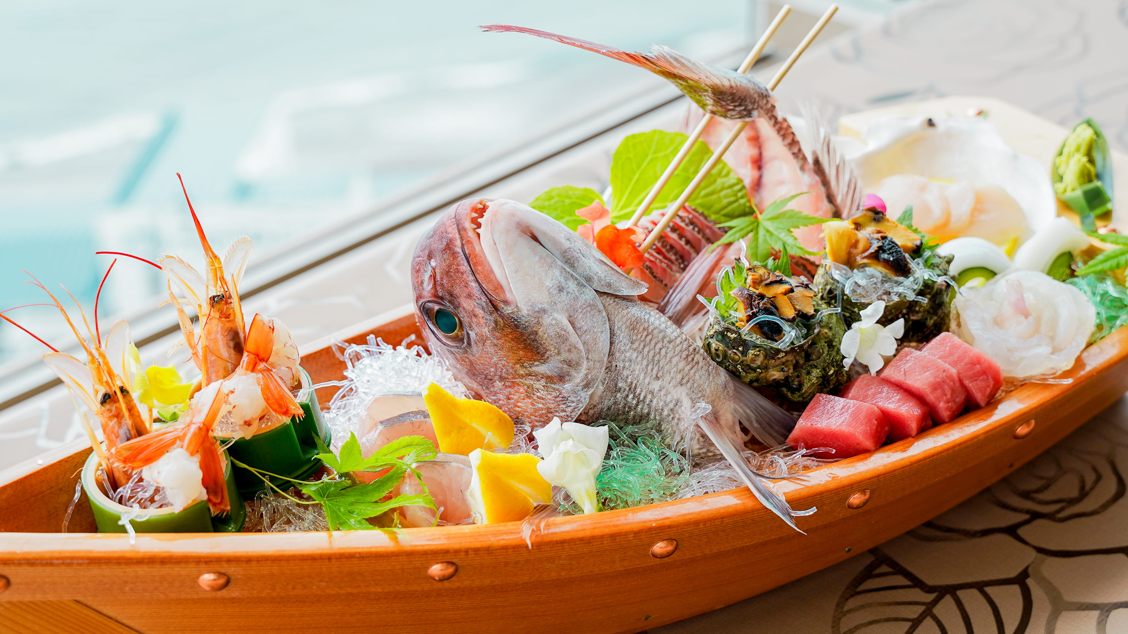 地元柏崎の新鮮な鮮魚を使ったお造りも加わり、新潟エリアの豊かな味覚を存分に味わえる会席料理です。ぜひご賞味くださいませ。※専用プランよりご予約ください