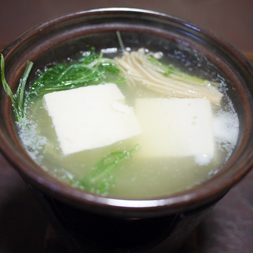 *朝食/八塩鉱泉湯豆腐など、和食の朝食膳をご用意いたします。