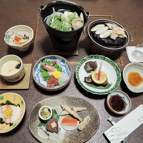 *夕食/温泉を活かしたお料理やその時期ならではの味覚をご用意いたします。