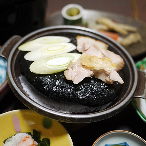 *夕食/三波石焼、八塩鉱泉黄飯など、季節の山の幸を中心に、温泉を活かしたお料理をご用意いたします。