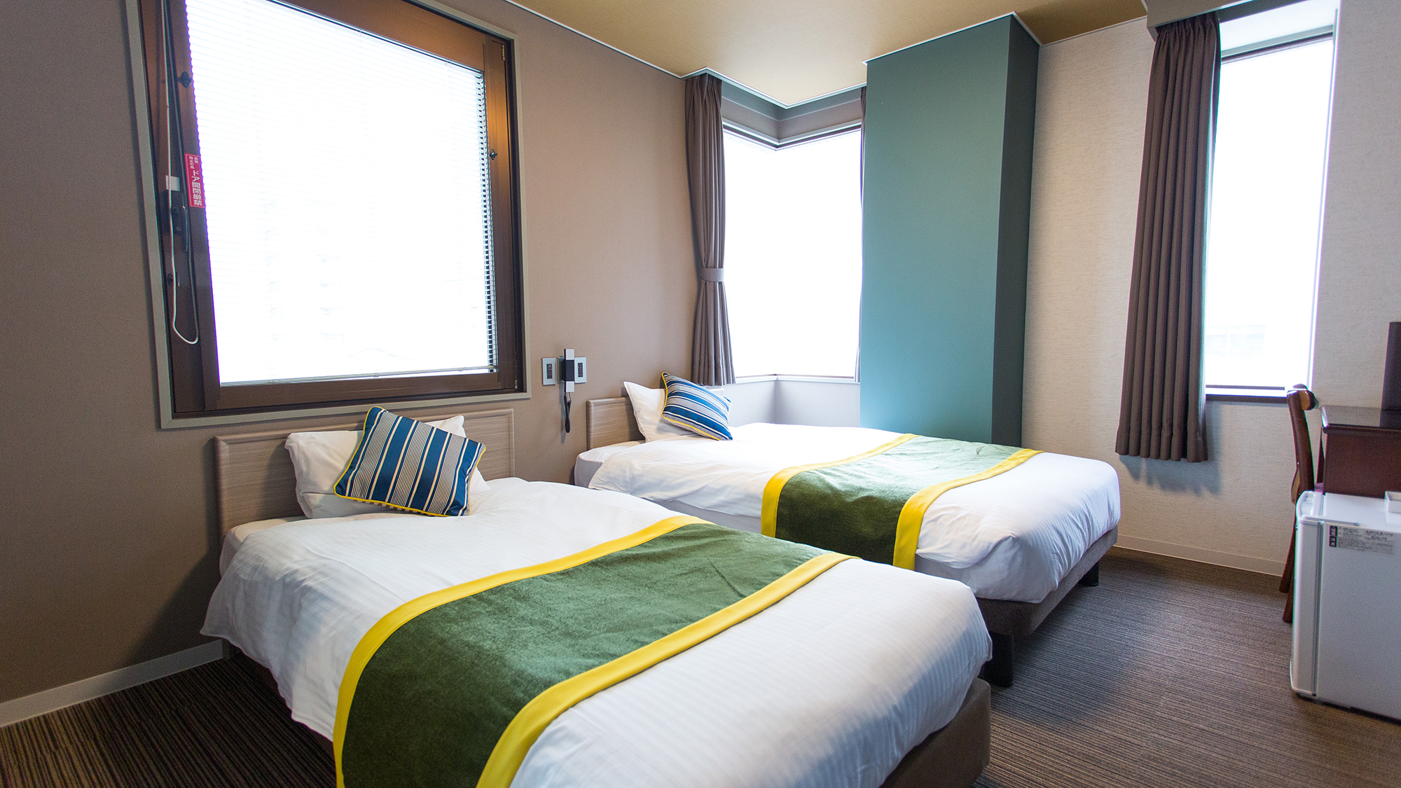 【客室イメージ】ツインルーム〈定員3名〉