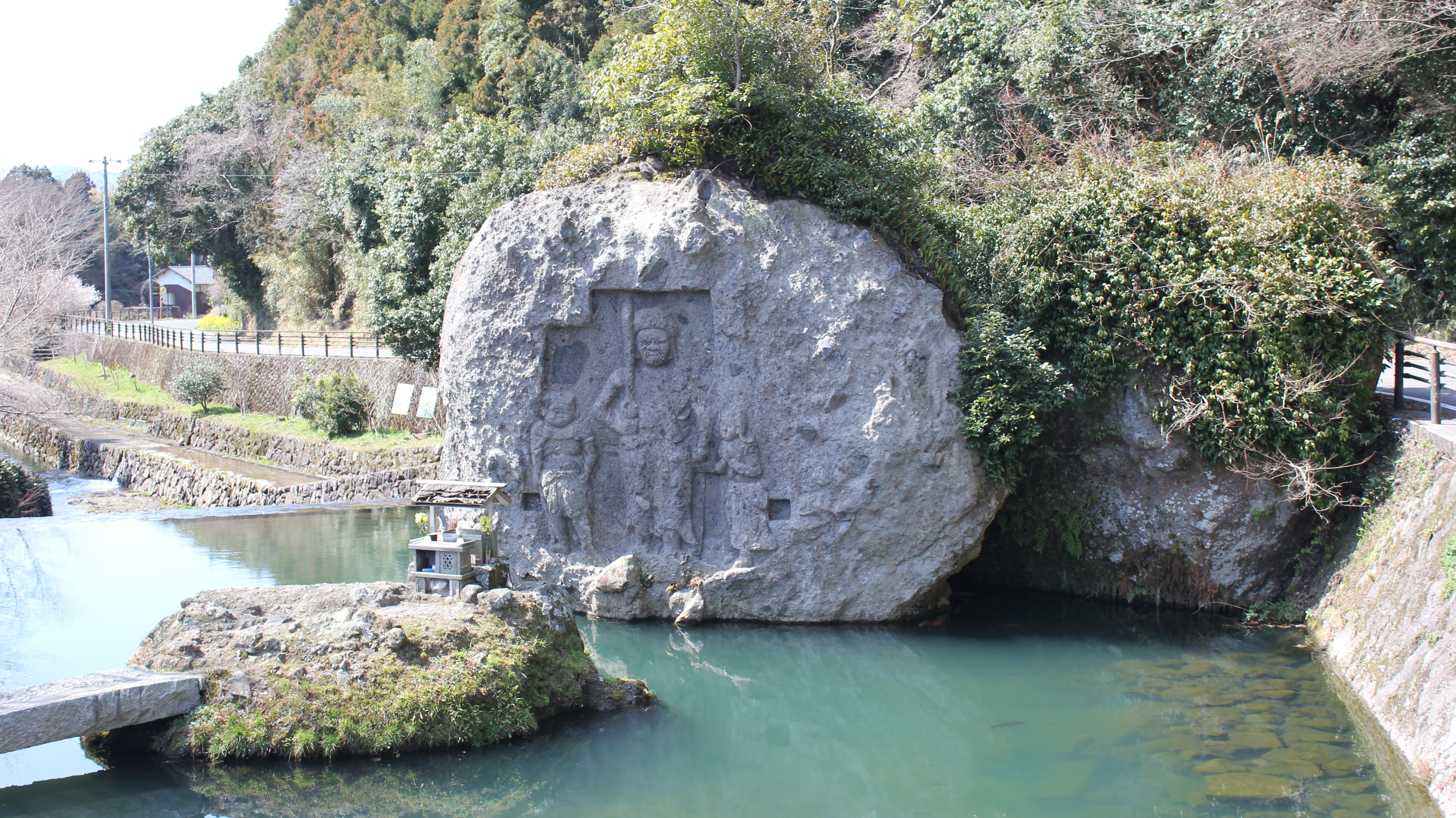 川中不動　全景
