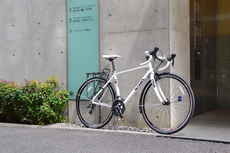 ツーリング　白い自転車