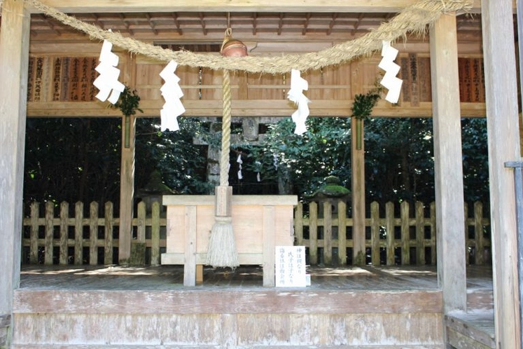 大元神社の本殿へ・・・当館からトレッキングで1時間