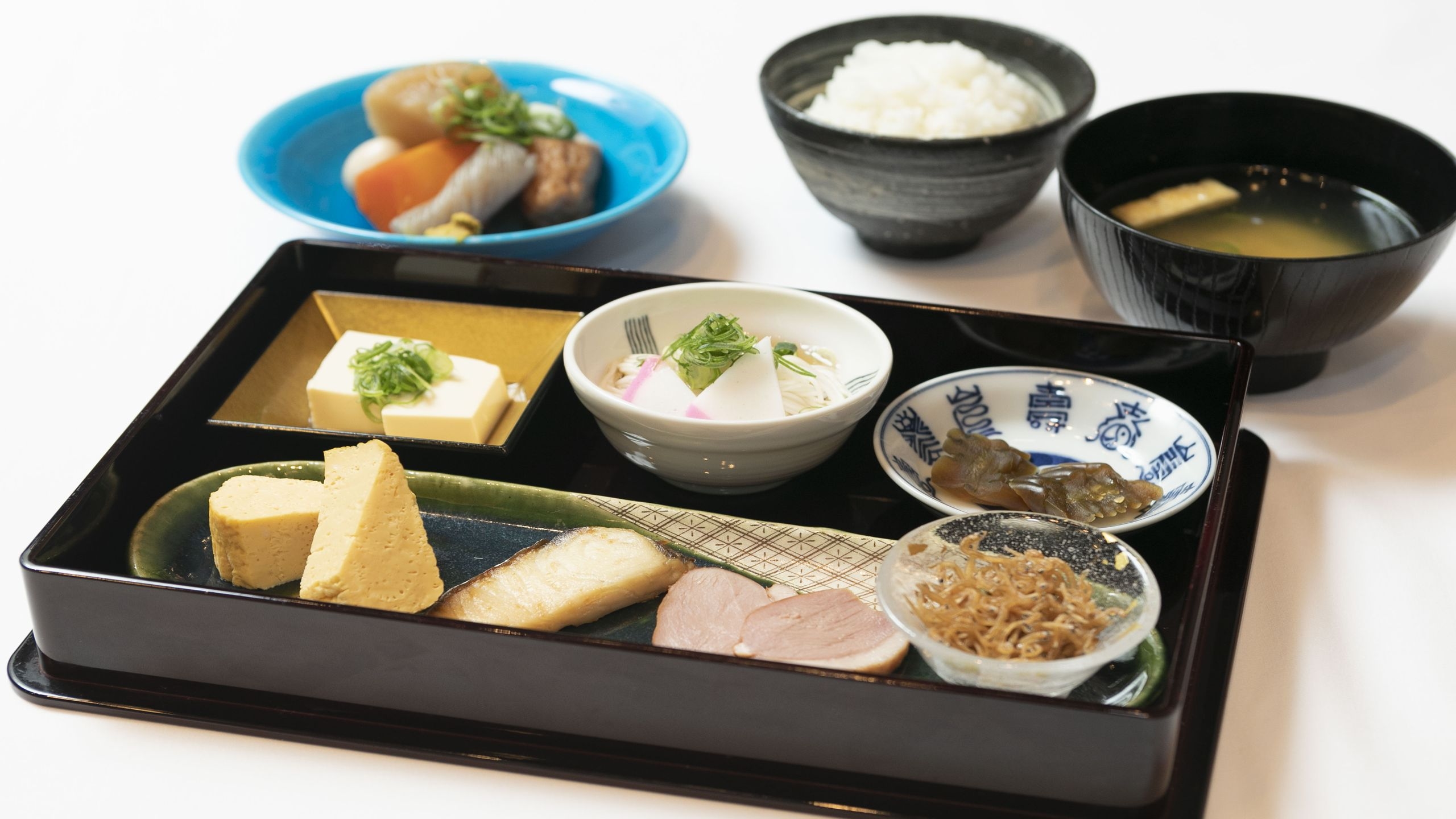 【朝食付き】NAKED meets 二条城 観月 招待券付！