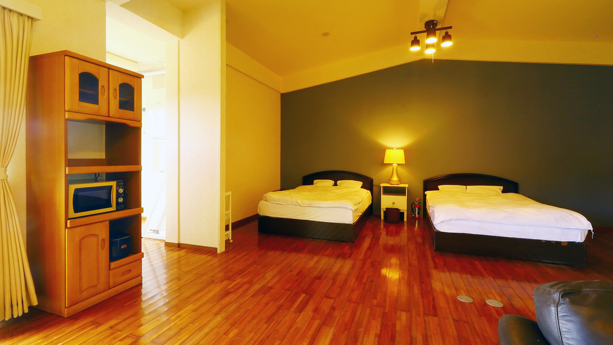 【リビングベッドスペース】 寝室スペースも広く取ってます