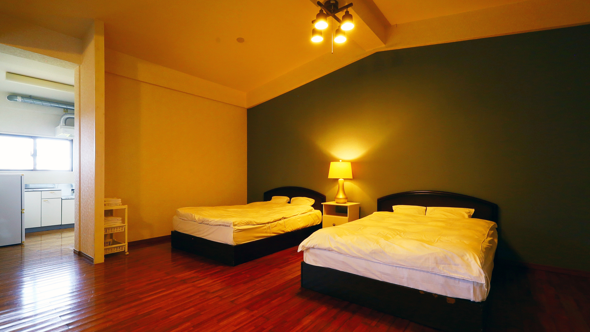 【リビングベッドスペース】 リビングダイニングに面したベッド