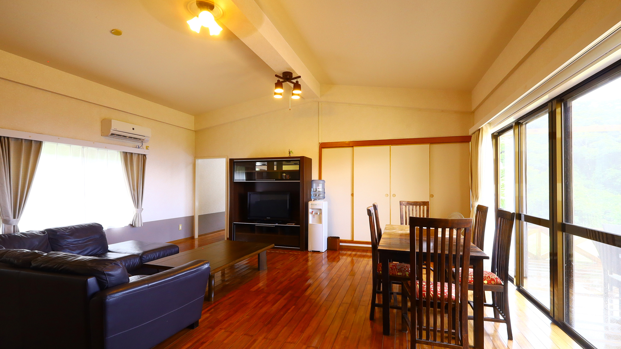 【リビングスペース】ダイニングスペース 