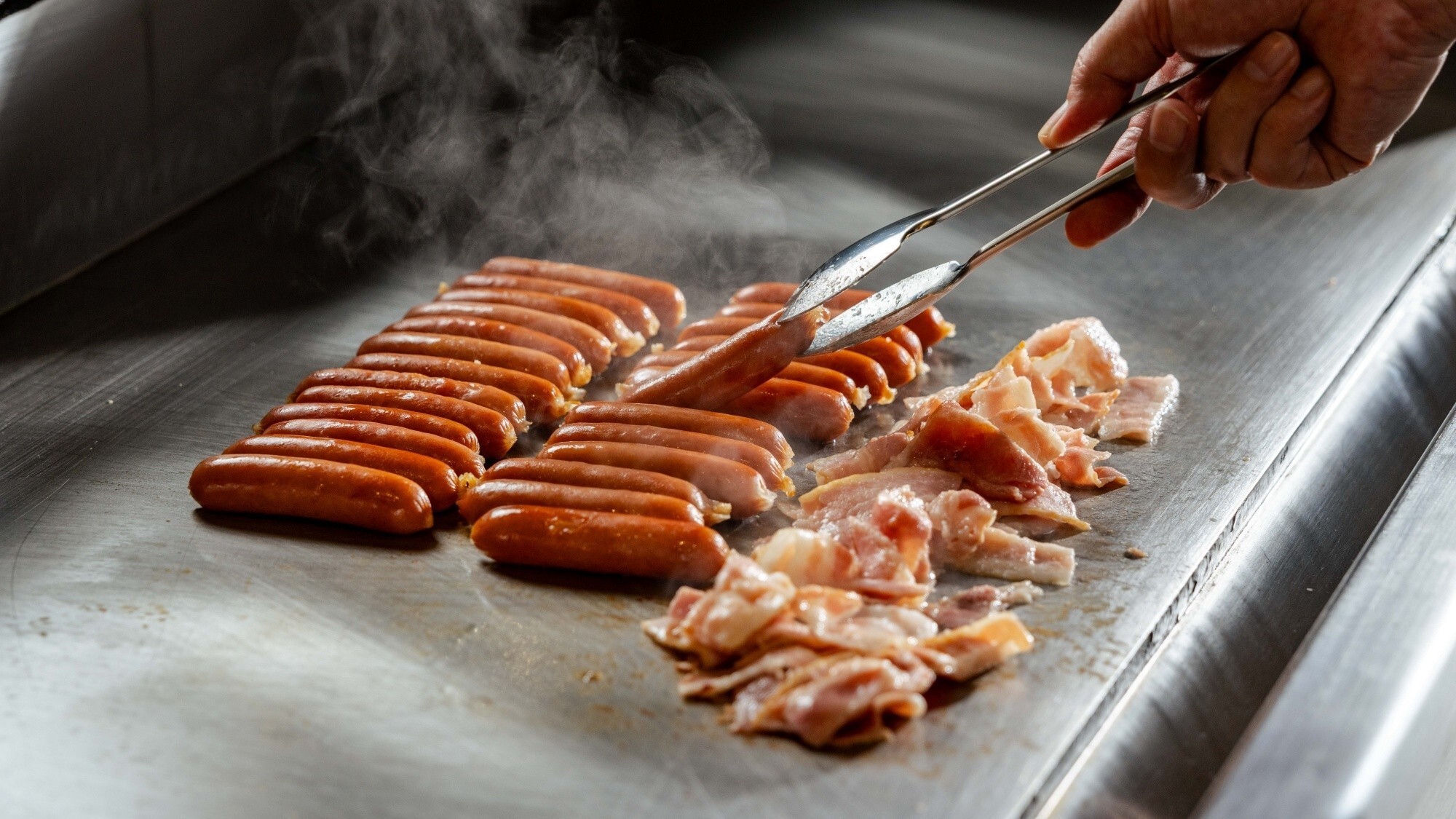 ■＜夕食ビュッフェ＞鉄板焼き※掲載内容は一例です。仕入れ状況等により変更になる場合がございます。