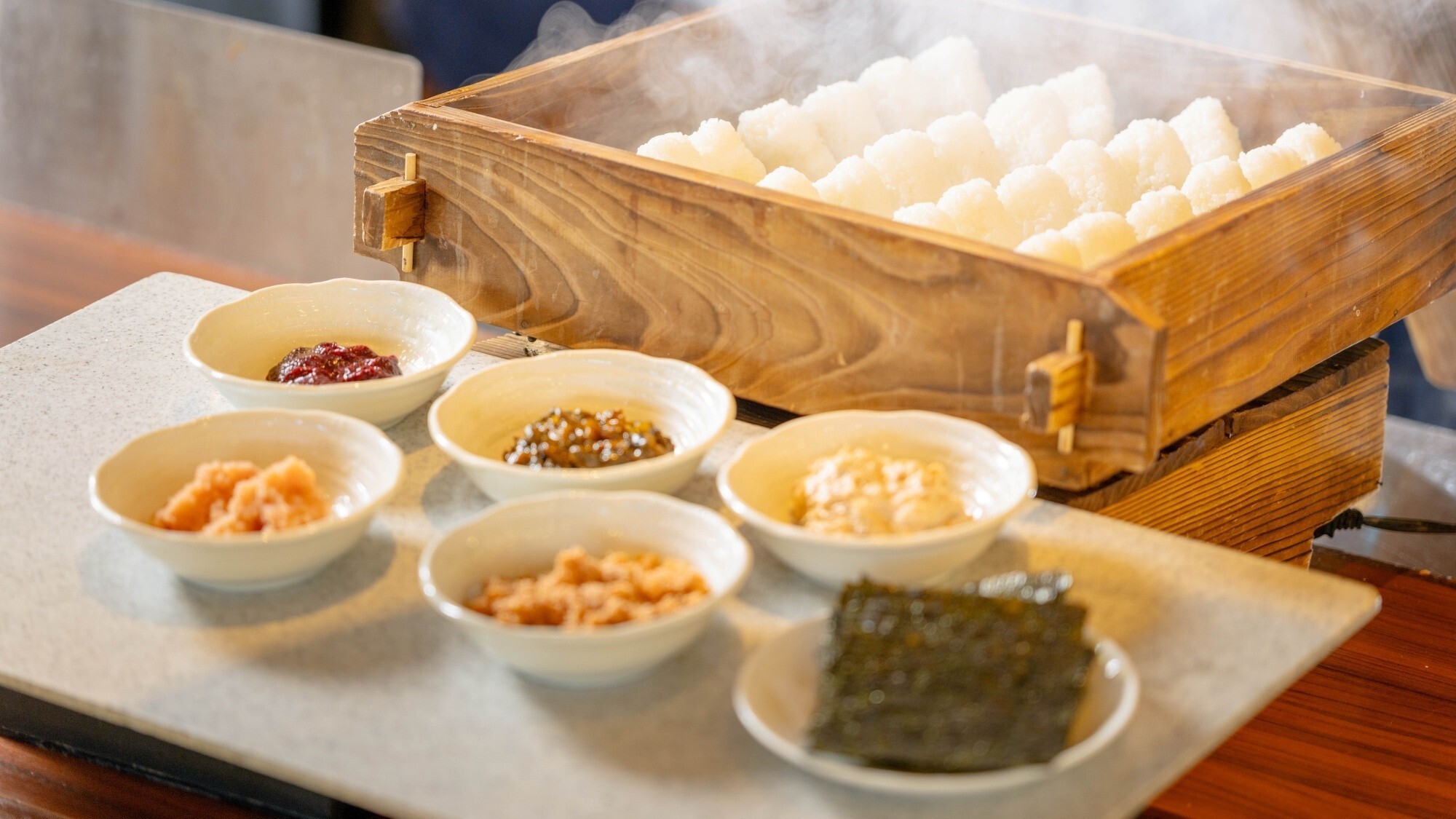 ■＜朝食ビュッフェ＞コシヒカリおにぎり※一例です。仕入れ状況等により変更になる場合がございます。