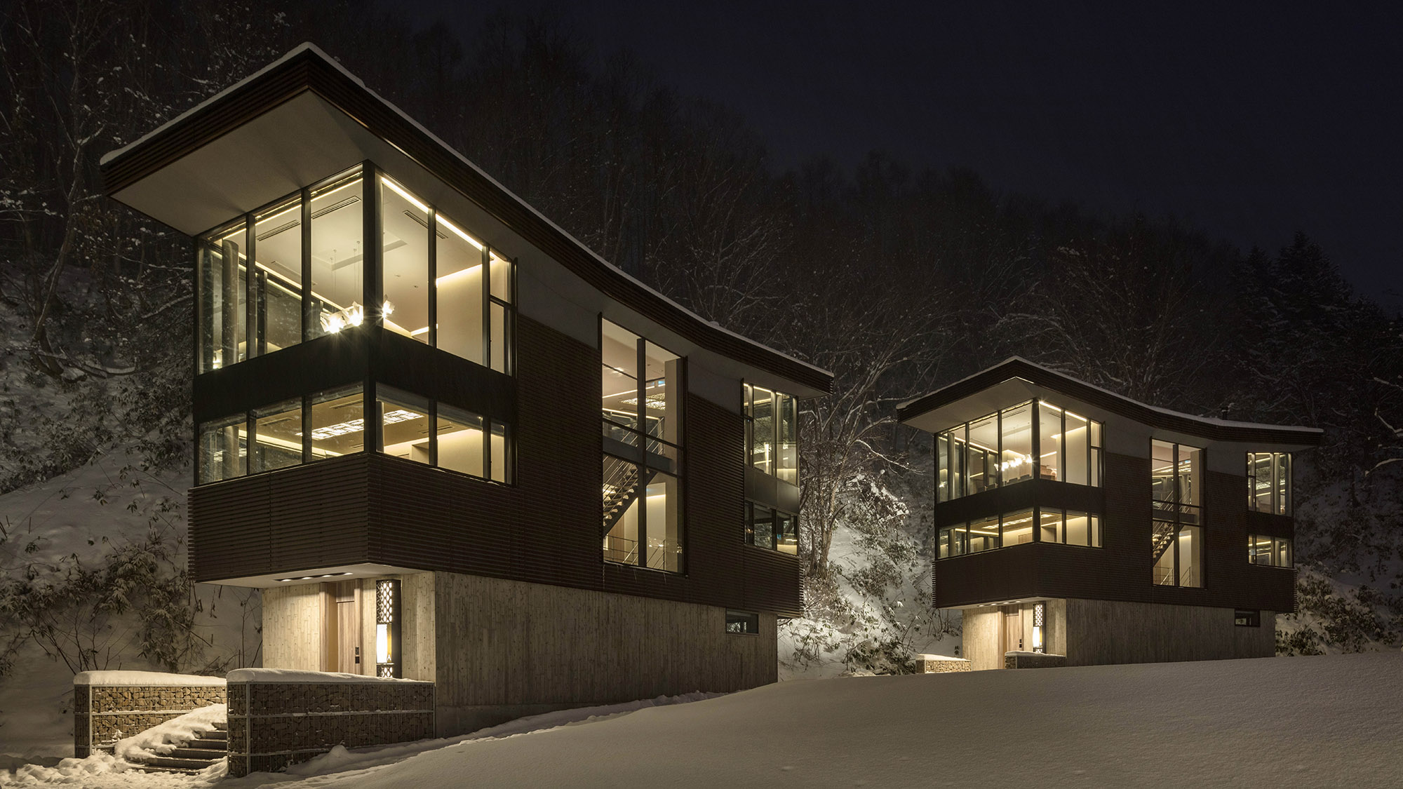 ・【外観】開放的！大きな窓から夜に輝く雪をご覧ください♪