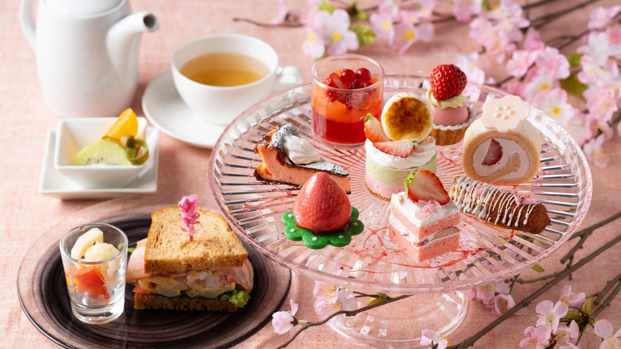 いちごと桜のアフタヌーンティー（25年3-4月）
